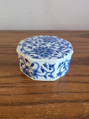 Thailand Blue White Porcelain Hexagon Trinket Box Tote 14